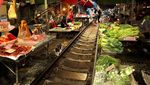 Dilintasi Kereta Api, Pasar Tradisional Mae Klong Jadi Destinasi Wisata Unik