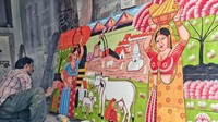 Seorang pelukis tengah menggambar hiasan untuk bagian belakang truk di India. Istimewa/Shantanu Suman via CNN.