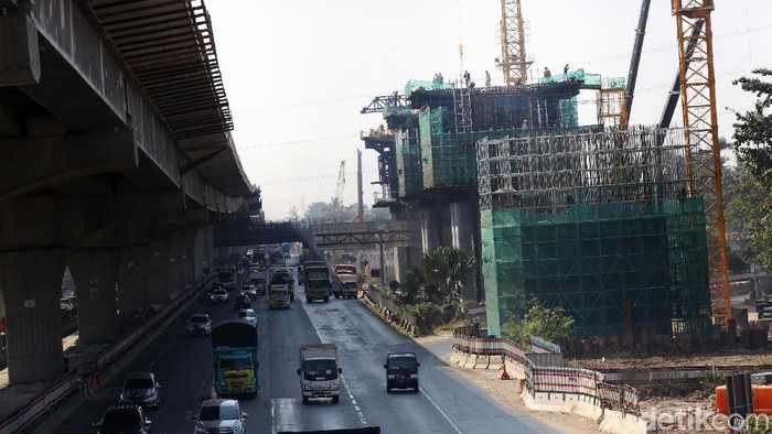 Proyek Kereta Cepat Jakarta-Bandung (JKT-BDG) saat ini sedang dalam tahap pembangunan, Rabu (31/7/2019). Kereta cepat ini ditargetkan beroperasi di 2021.