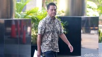 Mantan Direktur Utama PT Mugi Rekso Abadi (MRA), Soetikno Soedarjo, menyambangi gedung KPK, Jakarta, Rabu (31/7/2019).