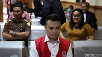 Haris dinilai terbukti secara sah dan meyakinkan melakukan pembunuhan berencana satu keluarga di Bekasi. Hakim menilai tidak ada hal meringankan dari terdakwa.