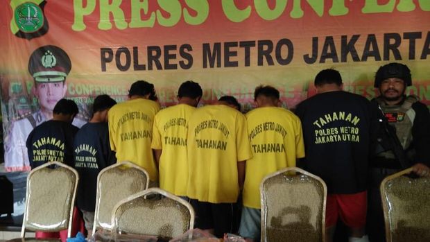 Arief Cs mengaku polisi agar bisa mengambil motor barang bukti.
