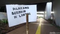 Terlihat pemberitahuan untuk tidak bermain di lokasi.