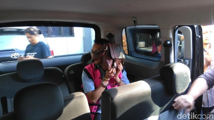 Kejari Surabaya Tahan Staff ESDM Pemprov Jatim yang Terjerat Kasus Pungli