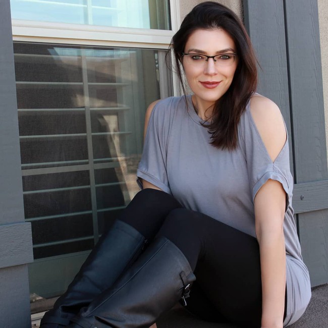 Tapi nyatanya sampai hari ini, Adrianne mengaku belum menerima US$ 15 ribu yang telah menjadi haknya itu. Dia melapor ke Tyra Banks, presenter sekaligus produser acara tersebut, namun ia diabaikan. (Foto: Instagram)