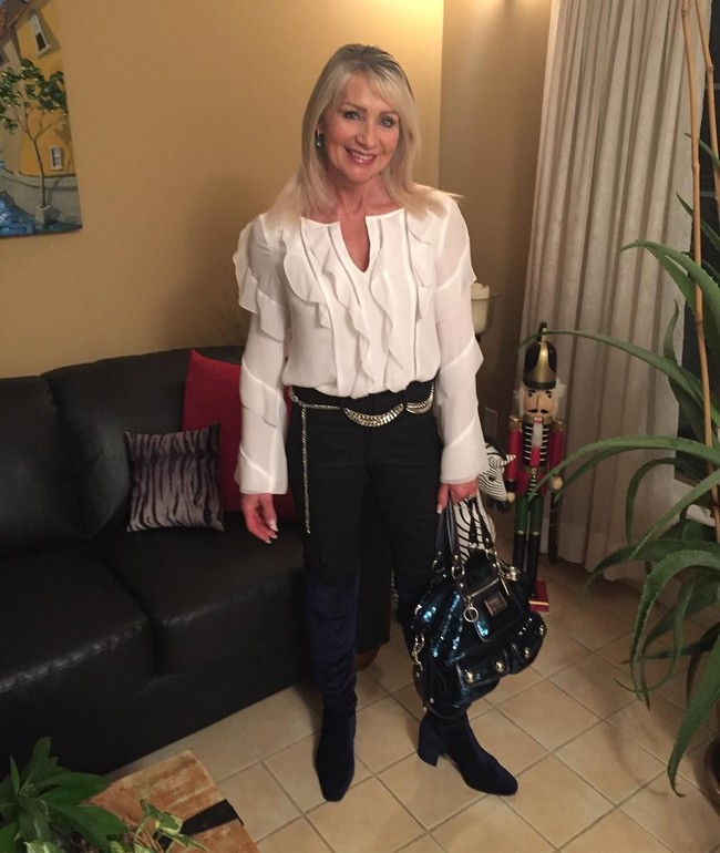 Nenek enam cucu ini kemudian mulai mengikuti kompetisi binaraga dan mengatakan kontes tersebut telah menjadi pendorong kepercayaan dirinya yang besar. Foto: Instagram @lyndajager