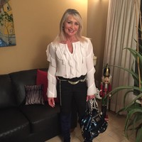 Nenek enam cucu ini kemudian mulai mengikuti kompetisi binaraga dan mengatakan kontes tersebut telah menjadi pendorong kepercayaan dirinya yang besar. Foto: Instagram @lyndajager