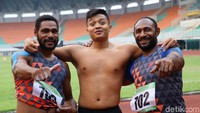 Hafiz saat berpose bersama Agustinus Abadi dan Agustinus Mahuse.