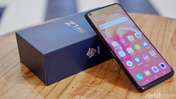 Dengan spesifikasi di atas, kira-kira ponsel ini bakal dibanderol berapa ya, detikers? Tuliskan prediksi kamu di kolom komentar ya. Foto: Adi Fida Rahman/detikINET