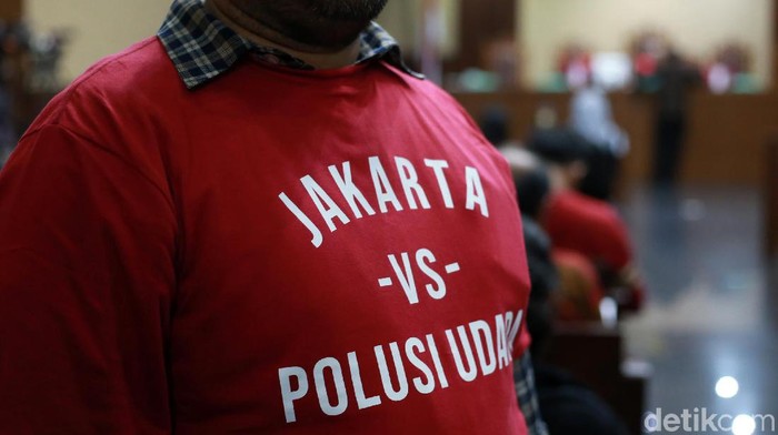 Sidang perdana gugatan perdata terkait polusi udara ditunda. Hal itu karena berkas dan dokumen surat kuasa hukum dari penggugat belum lengkap.