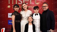 Mona Ratuliu juga mengajak semua anggota keluarganya di acara tersebut. Pool/Noel/detikFoto.