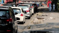 Tak hanya trotoar, nantinya sepanjang jalan Cikini Tugu Proklamasi itu juga akan ada cafe warna warni disepanjang jalannya.