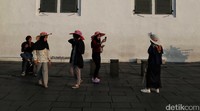 Penyebabnya kepemilikan lahan maupun bangunan di atas kawasan warisan dunia bisa beragam ada yang dimiliki oleh pemerintah pusat, pemerintah daerah, perusahaan pelat merah, swasta, maupun orang per orang.