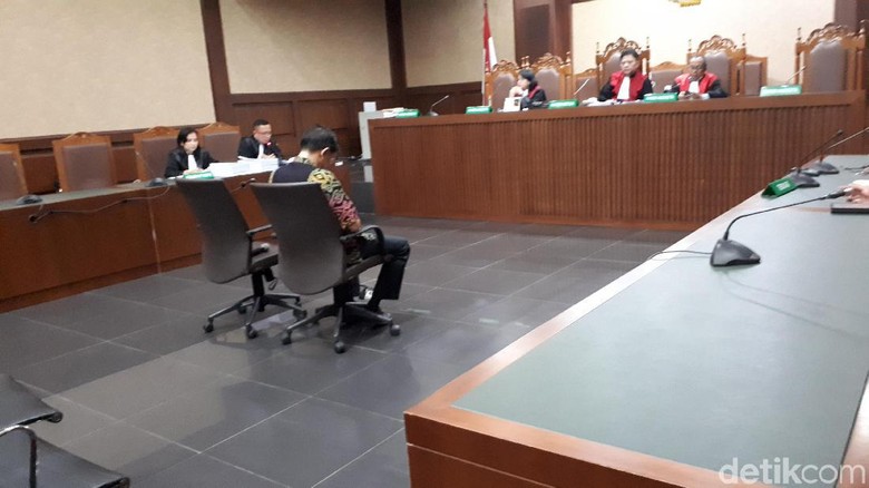 Jaksa KPK Tuntut Penyuap Eks Direktur Krakatau Steel 2 Tahun Penjara Jaksa KPK Tuntut Penyuap Eks Direktur Krakatau Steel 2 Tahun Penjara
