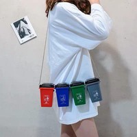 Mau tampil sembari mencuri perhatian? Tas yang terdiri dari empat sampah mungil bisa menjadi andalan. (Foto: Ist.)