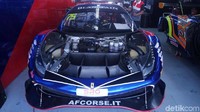 Penampakan mobil tim T2 Motorsport dari depan. Tinggal membutuhkan penyelesaian akhir.