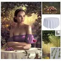 Melalui kreativitas Viktoria Solidarnyh, foto wanita berbaju putih dan celana hijau yang simpel ini berubah drastis setelah diedit dan digabung dengan foto gelas, anggur dan meja bertaplak putih. Foto: Dok. BoredPanda/Instagram @viktoriasolidarnyh