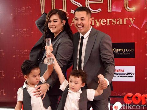 Sissy Priscilla dan Rifat Sungkar saat menghadiri Insert Awards.