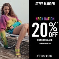 Begitu juga dengan brand Steve Madden. Jika ingin membeli sepatu dengan warna-warna neon yang sedang tren, Anda bisa mendapatkan potongan harga 20%. Menarik, bukan? Foto: Twitter