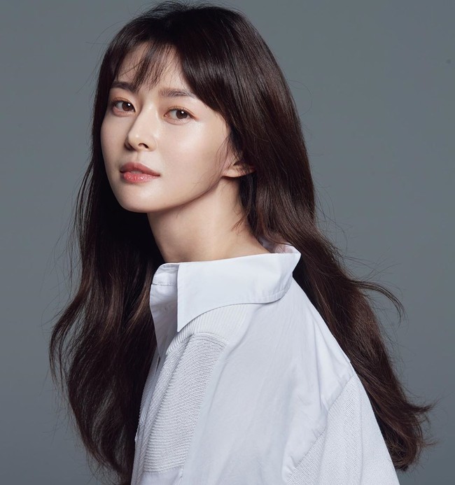 Mungkin nama Kwon Nara tidak asing bagi Anda, terutama bagi Anda yang penggemar grup K-pop Hello Venus. Ya, Kwon Nara adalah anggota kelompok girlband, Hello Venus yang memulai debutnya pada 2014. Foto: dok. Instagram @hv_nara