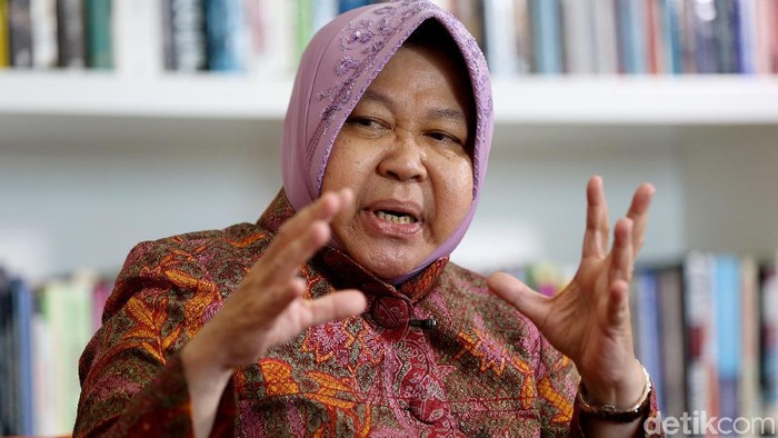 Walikota Surabaya Tri Risma Harini saat menyambangi kantor detikcom, Rabu (31/7).