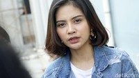 Tiwi digugat oleh seorang pria yang merasa tak dihargai karena tak diundang dalam sebuah acara peluncuran parfum di mana dirinya menjadi komisaris produk tersebut. Pool/Palevi S/detikFoto.