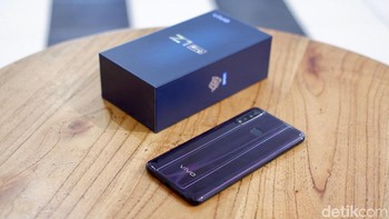 Ponsel ini menghadirkan fitur Multi-Turbo yang membuat pengalaman mobile gaming lebih mulus. Foto: Adi Fida Rahman/detikINET