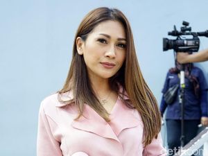Tata Janeeta, di Luar Tegar Dalamnya Ambyar