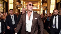 Sementara itu di peringkat pertama masih diduduki Dwayne Johnson atau The Rock dengan total pendapatan 89,4 juta USD. Dok. Instagram/therock