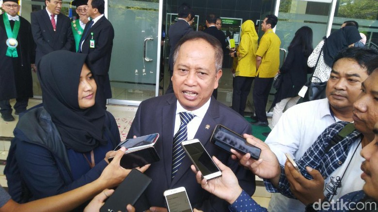 Manokwari Rusuh, Menristek Minta Mahasiswa Tetap Kondusif dan Balik ke Kampus Manokwari Rusuh, Menristek Minta Mahasiswa Tetap Kondusif dan Balik ke Kampus