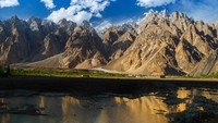 Jalan raya inilah yang menghubungkan Negeri Pushtun dengan Negeri Tirai Bambu. KKH memanjang 1.300 Km dari Kota Abbotabad di Provinsi Hazara, Pakistan sampai Kota Kashgar di Provinsi Xinjiang, China. (iStock)