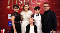 Ini mungkin menjadi momen yang langka karena tak biasanya Mona mengajak seluruh anaknya itu. Pool/Noel/detikFoto.
