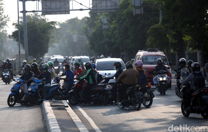 Terlalu Pemotor Ramai Ramai Lawan Arus Di Jakarta Timur 0415