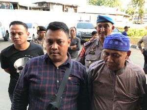 Lemas Usai Diperiksa, Abah Grandong Pemakan Kucing Dibawa ke RS Polri