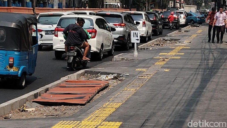 PKB Khawatir 134 Km Trotoar yang Direvitalisasi Anies Dikuasai PKL PKB Khawatir 134 Km Trotoar yang Direvitalisasi Anies Dikuasai PKL