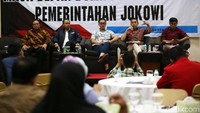 Chandra Yusuf Dosen Pasca Sarjana Universitas YARSI, Defy Indiyanto Budiarto, Komisaris PT. Pembangkit Jawa Bali, Bhima Yudishira selaku Pengamat Ekonomi INDEF, Kamrussamad selaku Founder KAHMIPreneur saat menjadi pembicara dalam diskusi di Jakarta, Kamis (1/8/2019).
