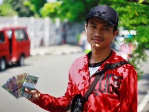 Menjual Uang