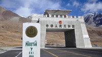 Titik tertingginya berada di perbatasan, yakni Khunjerab Pass. (iStock)