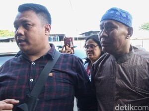 Abah Grandong Belek Perut Kucing Pakai Kuku Sebelum Memakannya