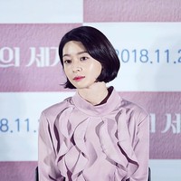 Penyanyi kelahiran 1991 ini pun berhasil jadi perhatian publik dengan penampilan visualnya yang memukau. Ia pun telah memulai pelatihan sebagai aktris di bawah naungan agensi Fantagio Entertainment ketika ia masih di sekolah menengah. Foto: dok. Instagram @hv_nara