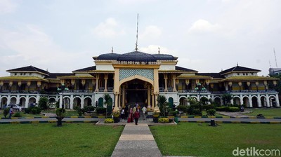 Foto: Libur Idul Adha, Ada Istana Megah di Medan