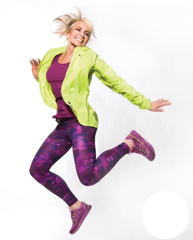 Lynda mulai menyukai olahraga mengangkat beban. Ia pun mengaku paling menikmati latihan beban dan rutin melakukannya sepanjang usia dua puluhan dan tiga puluhan. Foto: Instagram @lyndajager