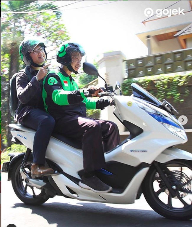 Berita Populer: Isi Bensin Tak Usah Goyang Mobil, Gojek Pakai Motor Listrik