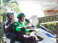 Berita Populer: Isi Bensin Tak Usah Goyang Mobil, Gojek Pakai Motor Listrik