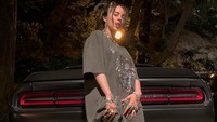 Pad usia 13 tahun hingga 16 tahun dilalui Billie dengan sangat berat, bahkan ia tak pernah ingin melihat tubuhnya di kaca. Dok. Instagram/billieeilish