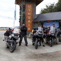Perjalanan tersebut mengambil tema Ride Foe Peace. Kang JJ sapaan akrabnya sudah berkeliling ke 97 negara naik motor. Menariknya perjalanan tersebut ia lakukan sendirian atau biasa disebut solo ride. Untuk mengabadikan memori sembilan tahun perjalanan keliling dunianya, Kang JJ membuat buku yang berjudul Win Rider. Foto: Istimewa.