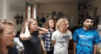 Unik! Acara Masak Ini Buatkan Makan Siang Pemilik Rumah Secara Acak