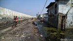Tanggul Laut Muara Baru Diambang Kritis