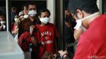 Massa Bermasker Hadiri Sidang Gugatan Polusi Udara Jakarta