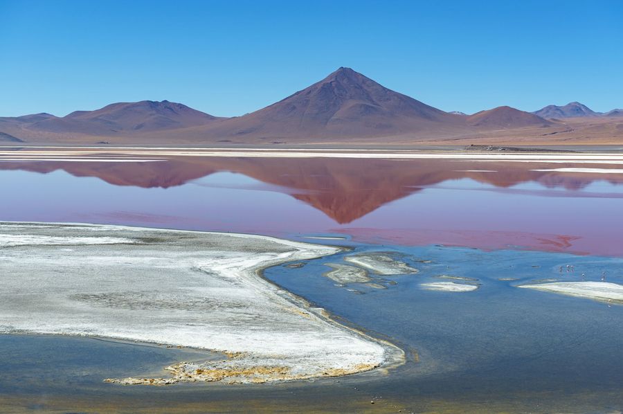 Foto Danau Darah Yang Cantik Sekaligus Beracun